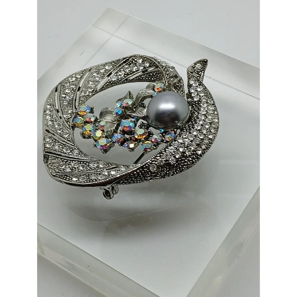 Gorgeous Vintage 90's Antique Style Grey Pearl Rhinestone Crystal AB‎ Brooch